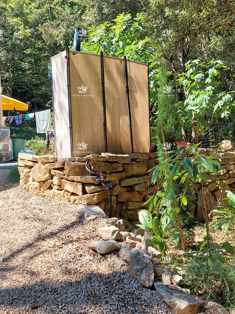 Due lotti arredati con case mobili – a 30 secondi dalla spiaggia – investimento di prima qualità in Istria